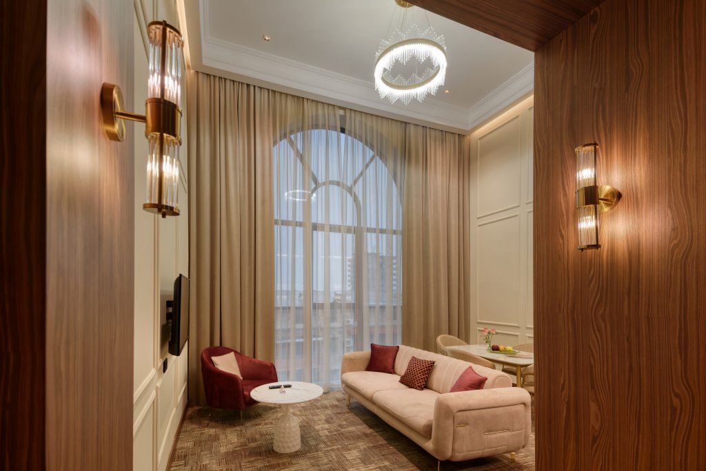 Двухместный люкс Royal c диваном Hayasa Hotel Yerevan