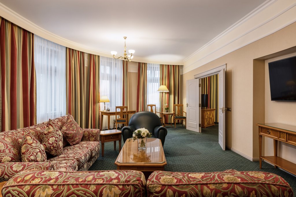 Corner double suite 2 chambres Safmar Grand Moscow (ex-Marriott Grand)