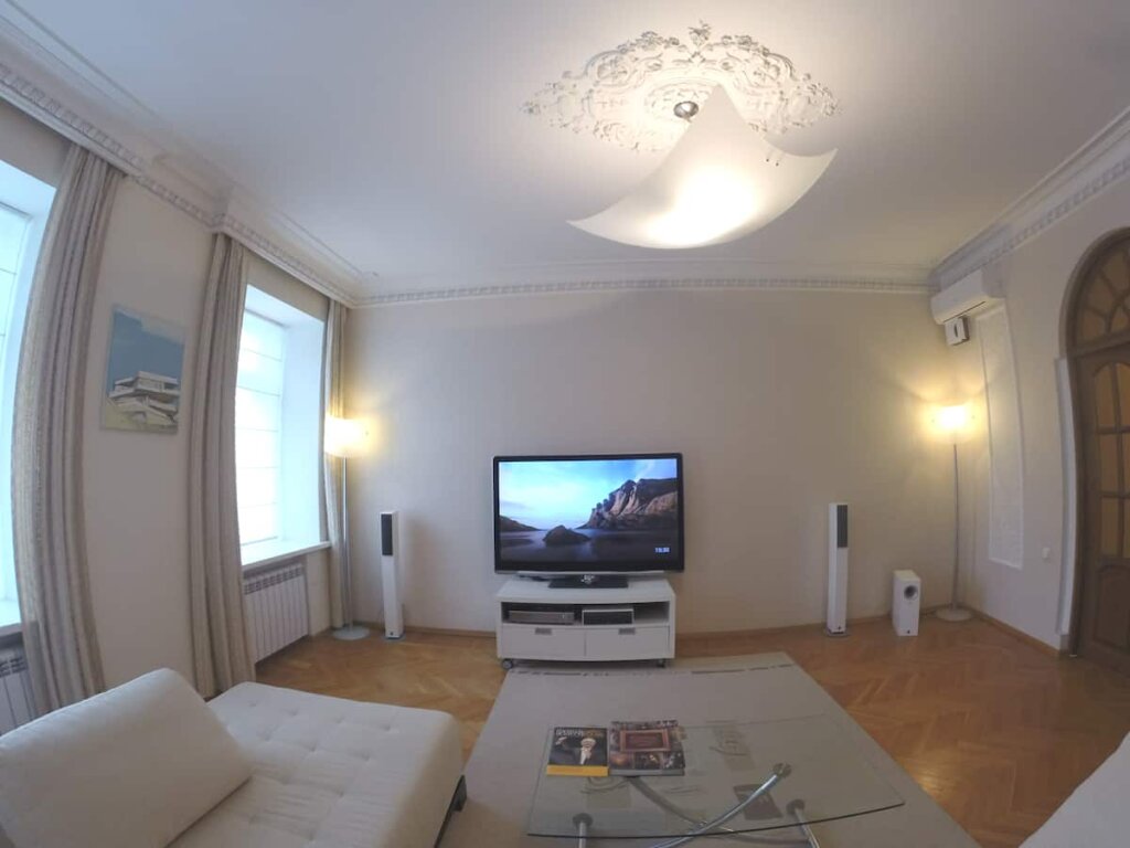 Apartment 4 Zimmer mit Blick Premium Na Griboedova Lodging Houses