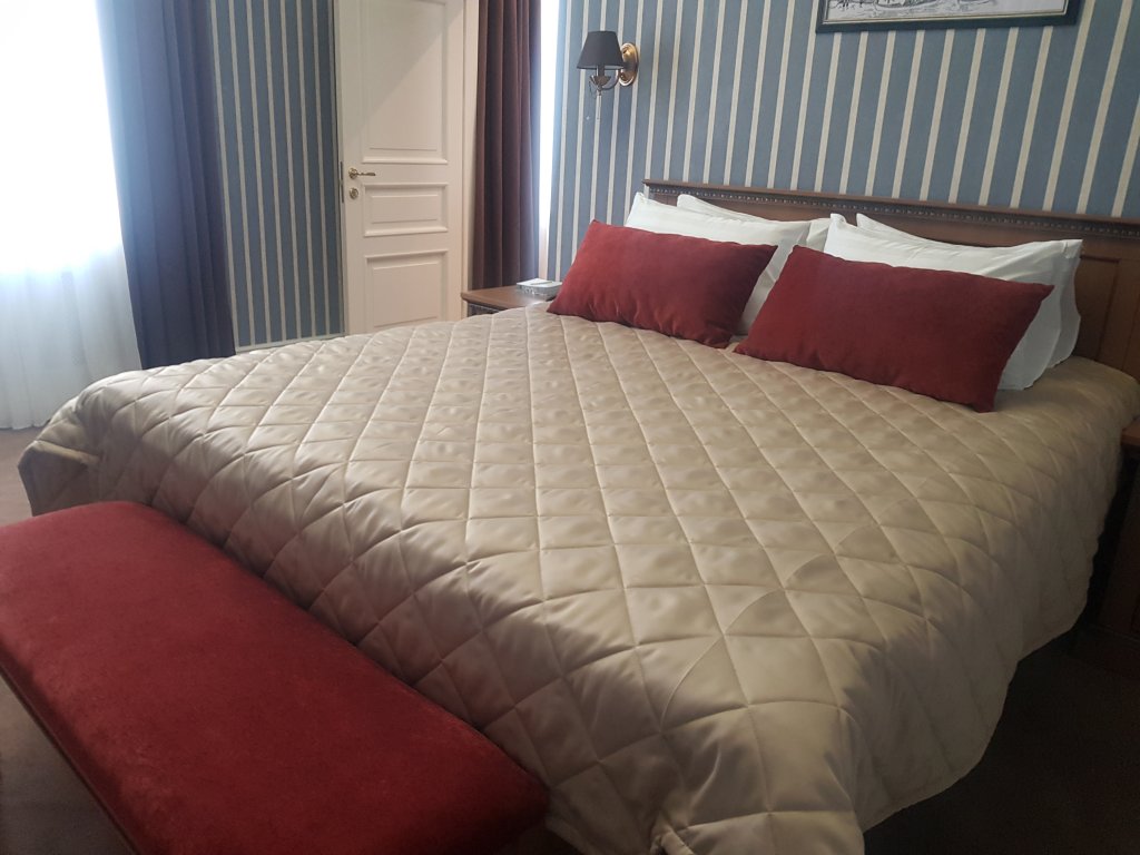 Double suite Vue sur la ville Osobnyak Voennogo Ministra  (Milutin Palace) Hotel