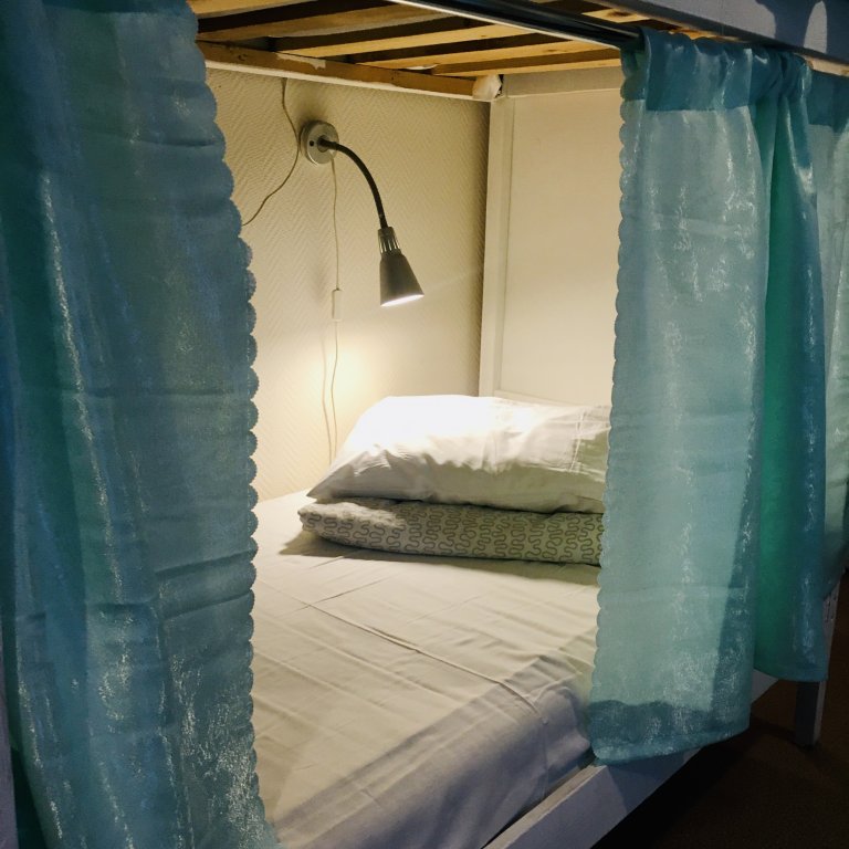 Кровать в общем номере Хостел Пастернак