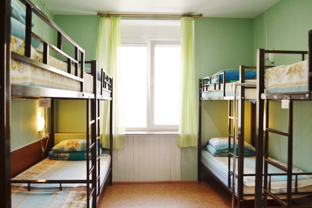 Bett im Wohnheim (Frauenwohnheim) mit Blick Hostel-P
