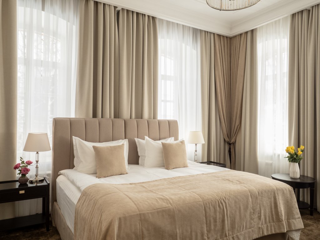 Deluxe Double room with city view Pestrikov Hotel