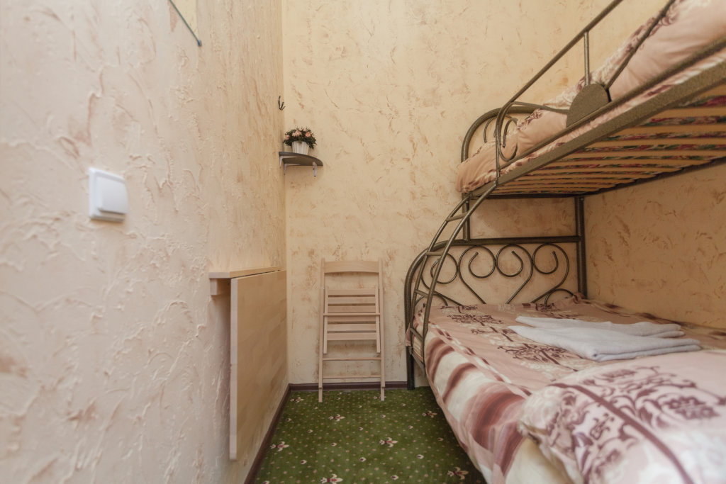 Двухместный номер с двухъярусной кроватью без окна Economy Отель Винтерфелл на Смоленской