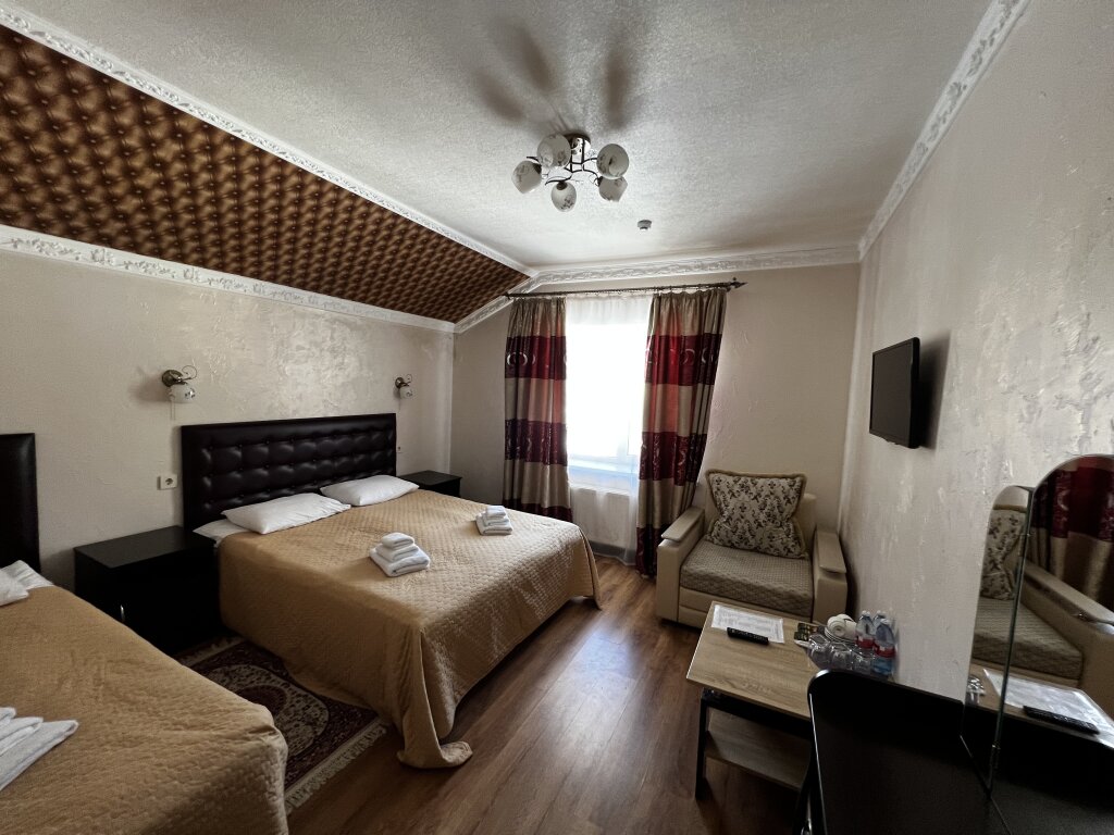 Standard Triple Family room with mountain view Hotel Bostan