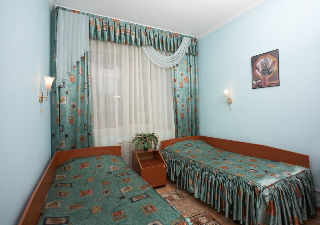 Cama en dormitorio compartido Virazh Hotel