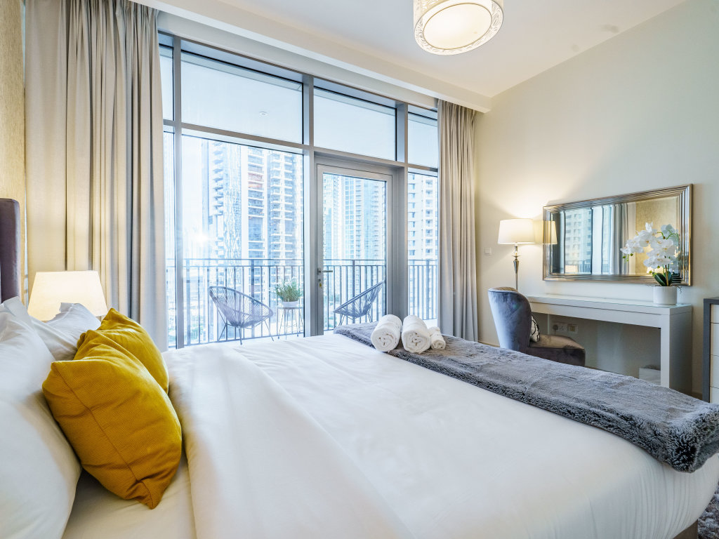 Apartamento con balcón y con vista a la ciudad Classy 2BR in Boulevard Crescent | Downtown Dubai Apartments