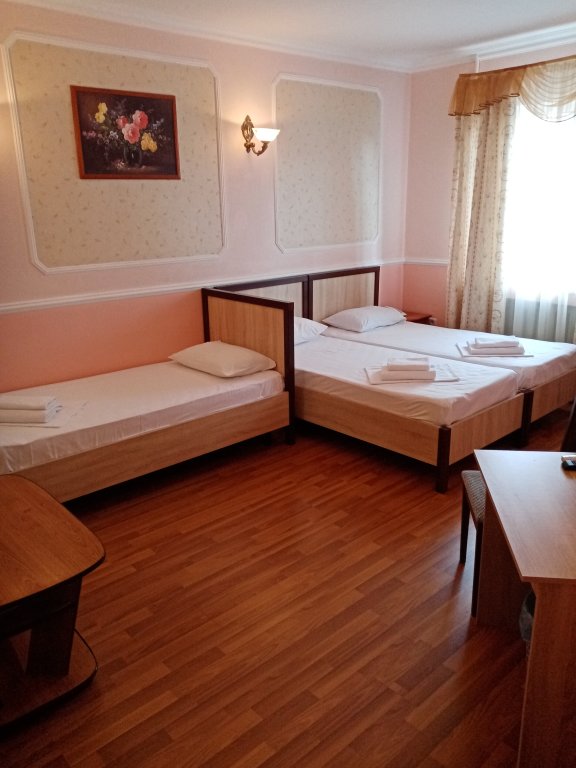 Superior Triple room Molodezhnaya Hotel