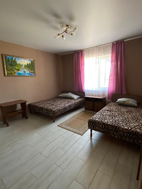 Standard quadruple chambre avec balcon Гостевой дом Уют