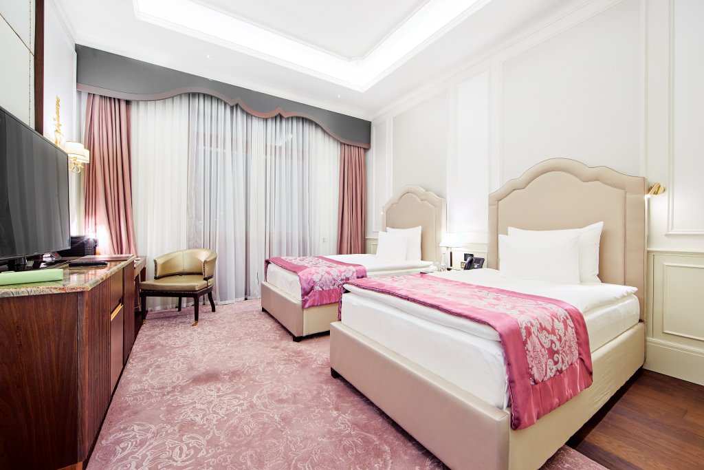 Deluxe Doppel Zimmer mit Balkon Hotel Sberbank Corporate Center