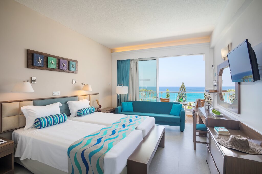 Двухместный номер с балконом и с видом на море Отель Cavo Maris Beach