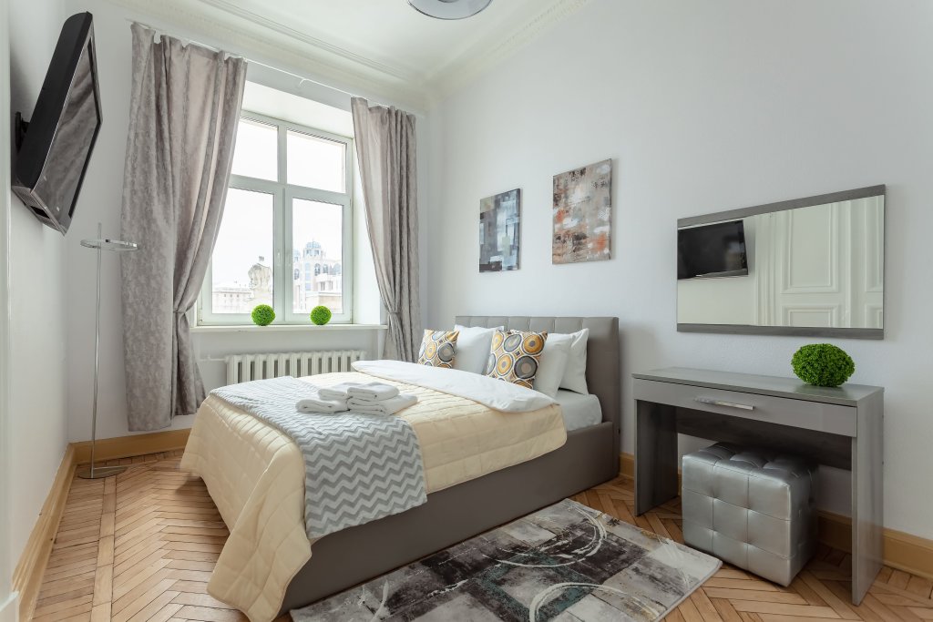 Апартаменты Комфорт с 2 комнатами с видом на город Сталинские высотки Кудринская