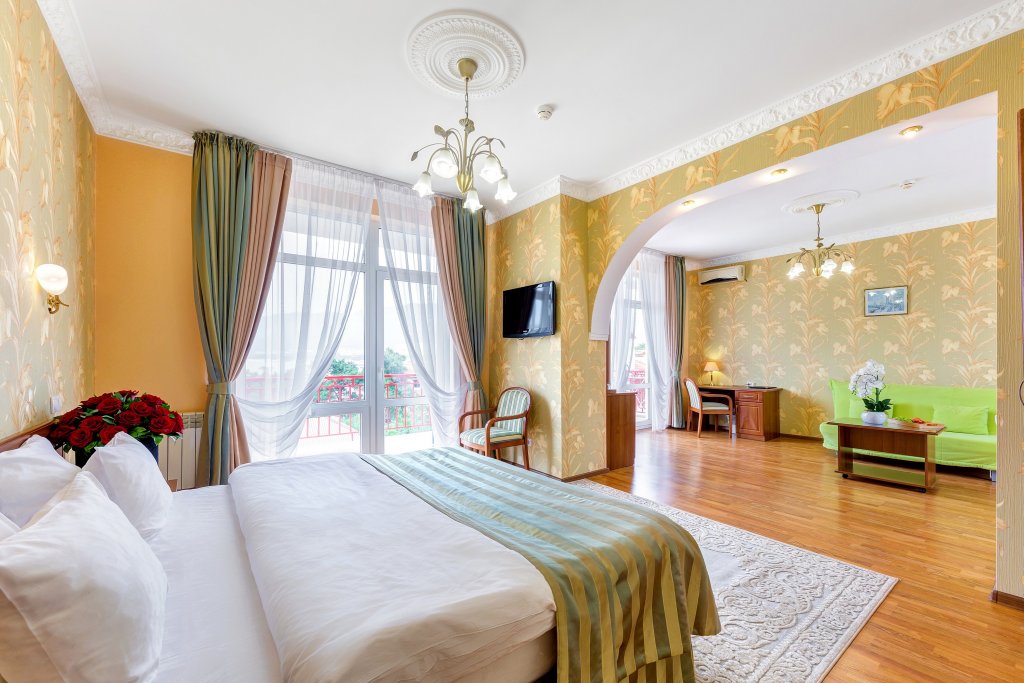 Superior Family Suite with balcony and with sea view Bogema Premium Hotel
