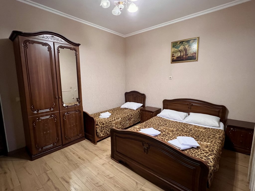 Deluxe triple chambre Gostevoy Dom Elanzhi Guest House