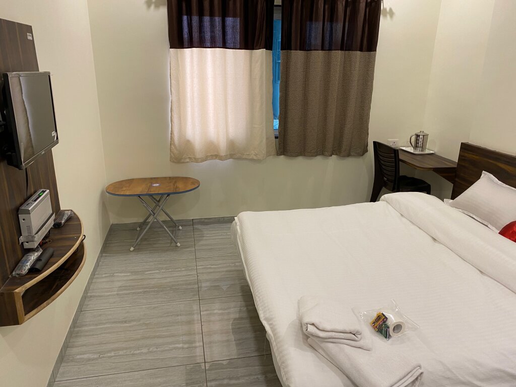 Deluxe room Galaxy Residency Panchgani Boutique-hotel