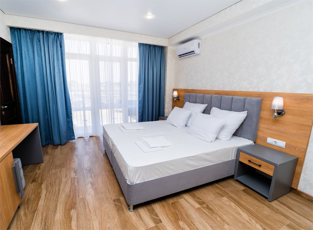 Confort double chambre avec balcon Art Life Hotel