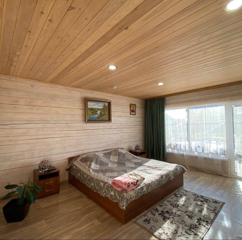 Четырёхместный номер Comfort с балконом и с видом на внутренний двор Guest house «Байкальские матрёшки»