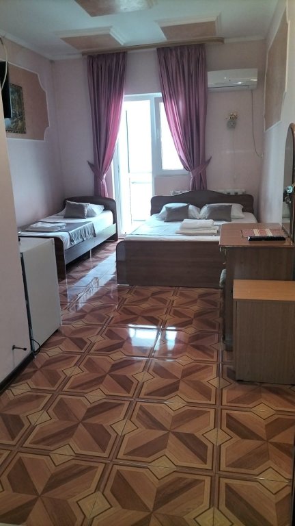 Standard Dreier Zimmer mit Balkon Angelina ot Travel Hotels Anturazh Guest house