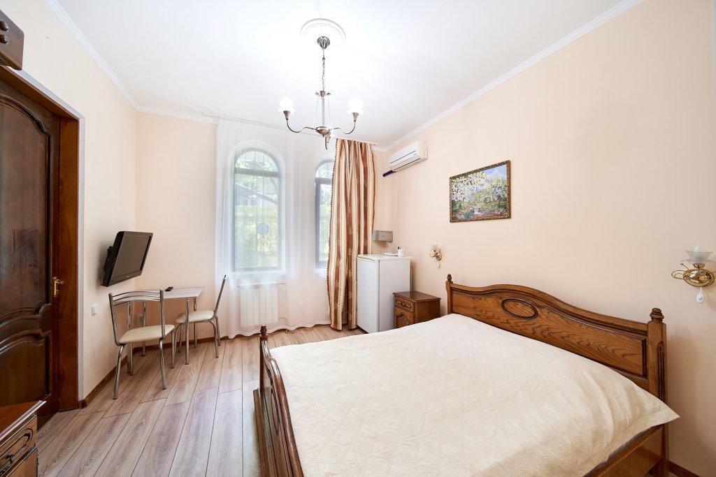 Standard Double room with park view Villa Bagration