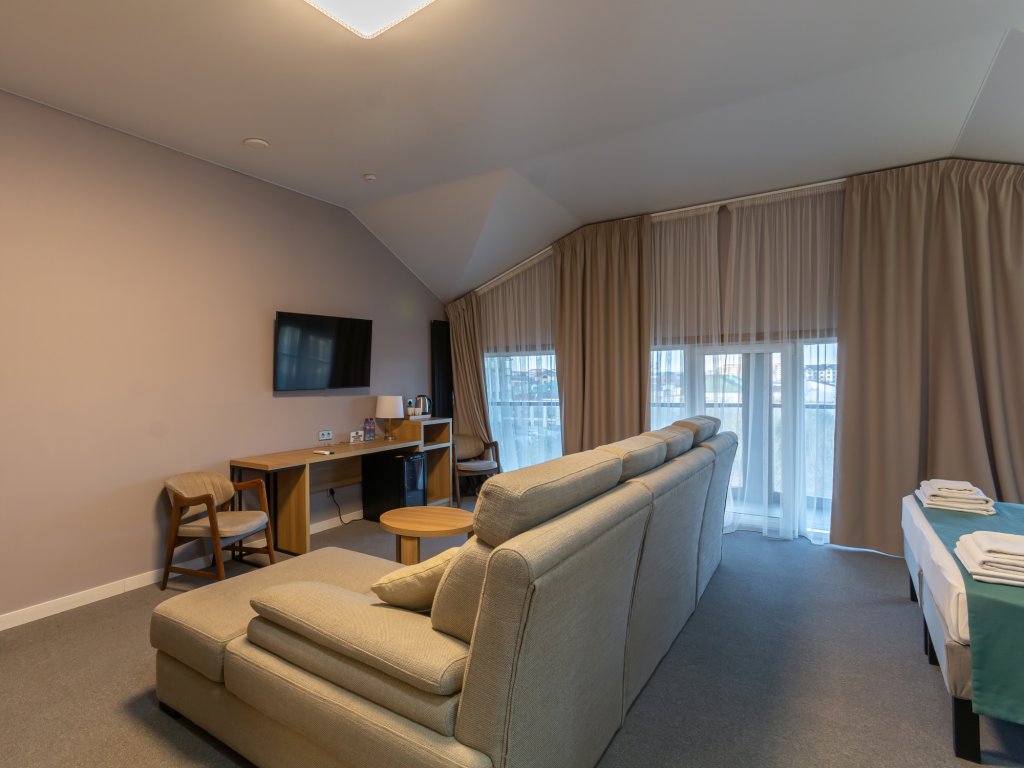 Deluxe Dreier Zimmer mit Balkon Park Avenue Hotel