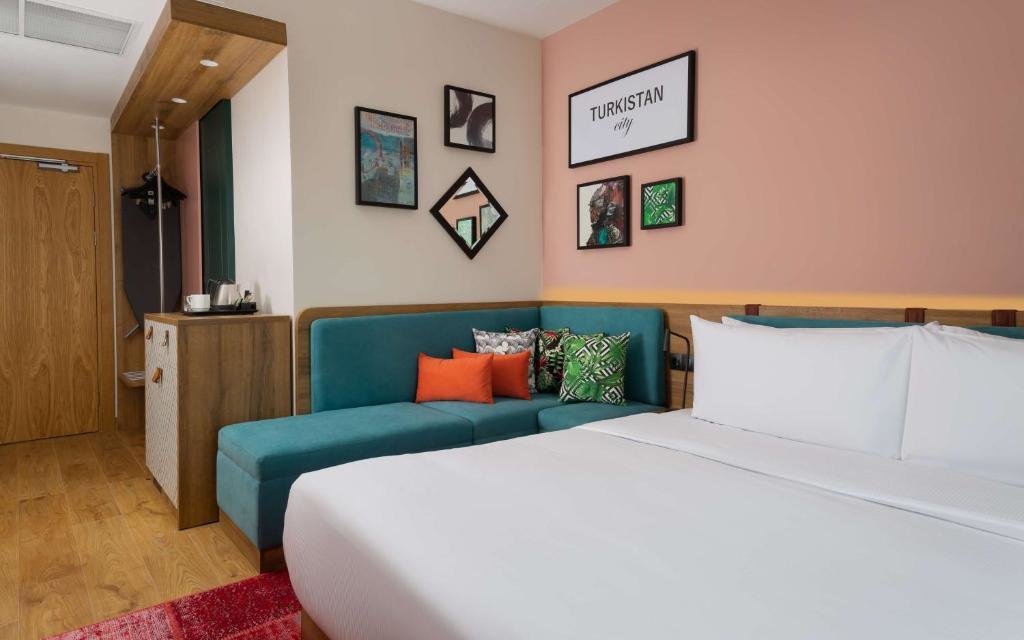 Habitación doble  Standard with queen-size bed and sofa bed Hampton