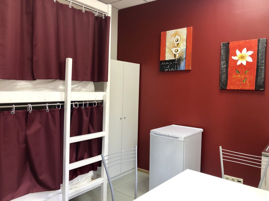 Кровать в общем номере (мужской номер) Hostel ДобролюбовЪ