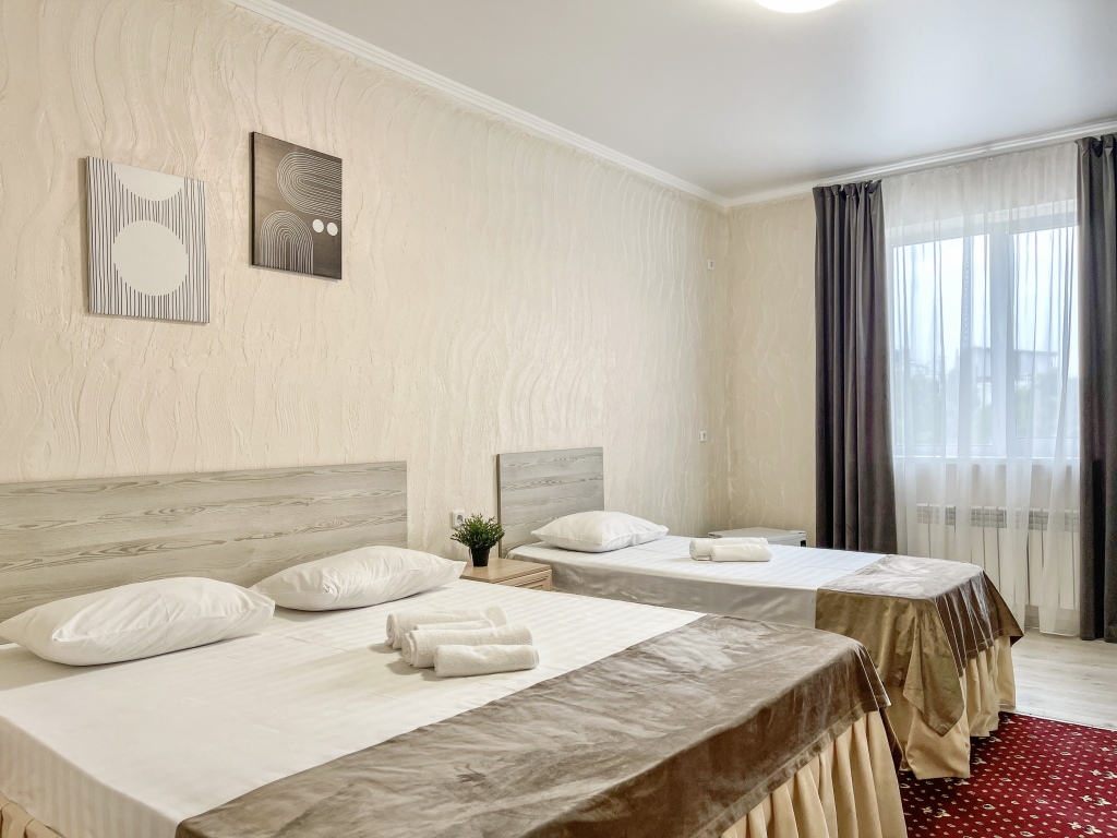 Standard Triple room with street view Hotel Labirint