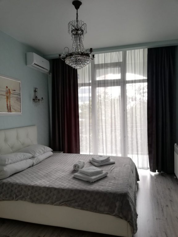 Апартаменты Deluxe с 2 комнатами с балконом и с красивым видом из окна ЖК Покровский