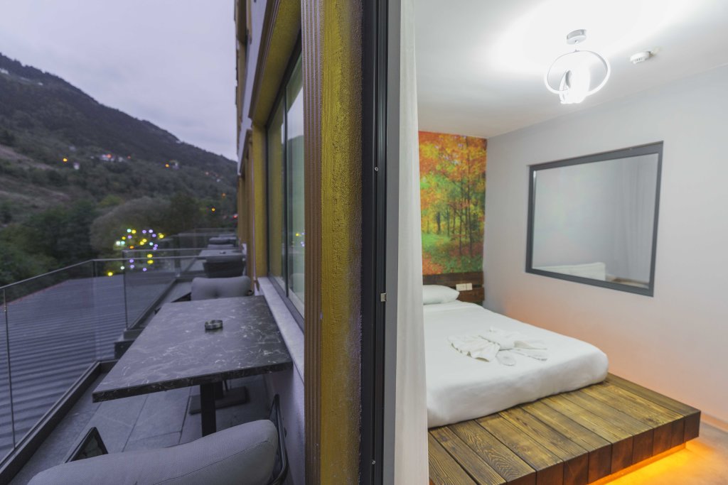 Standard Doppel Zimmer mit Balkon MacarTaşı Hotel
