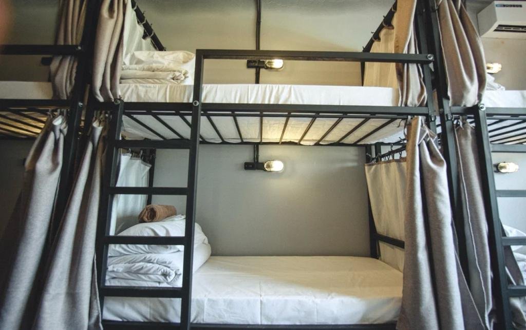 Cama en dormitorio compartido frente a la playa 7 Hostel