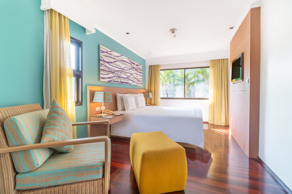 Люкс Premium с 3 комнатами с балконом Radisson Resort and Suites Phuket
