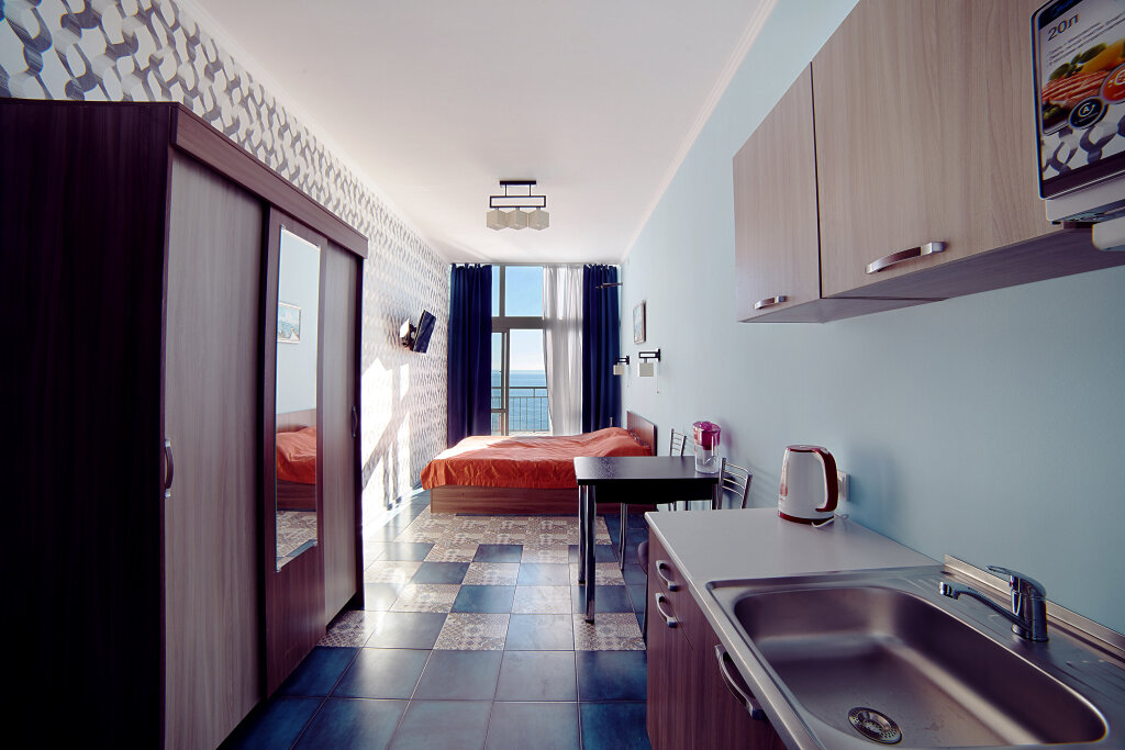 1 Bedroom Superior Apartment with balcony and with sea view Апартаменты на берегу моря