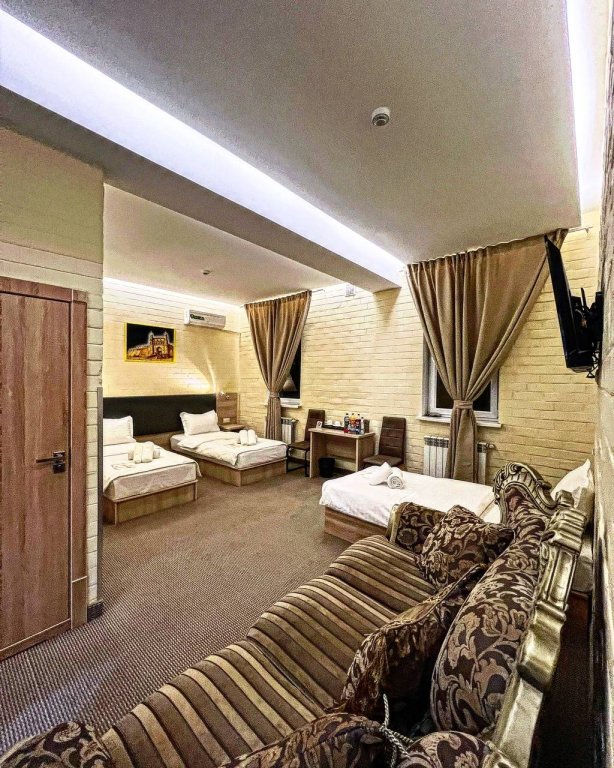 Superior Triple room Al Arda Hotel