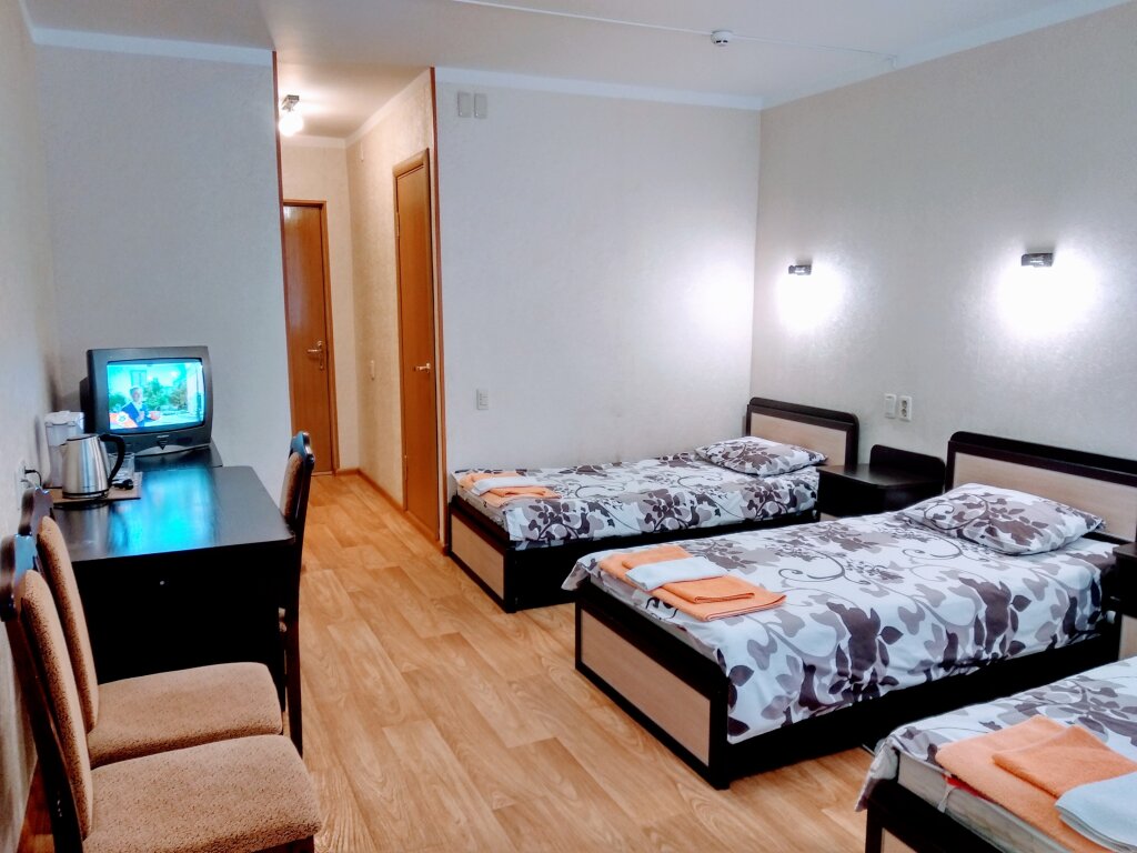 Superior Dreier Zimmer mit Balkon Sosnovyij Bor Hotel