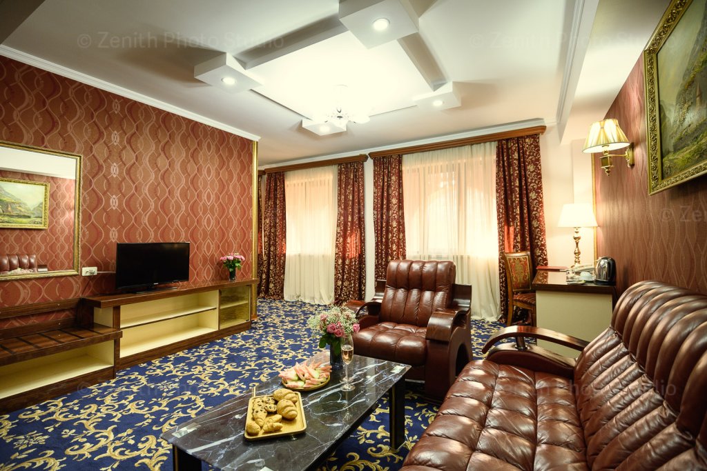 Superior Double Suite with city view Royal Plaza Hotel Yerevan
