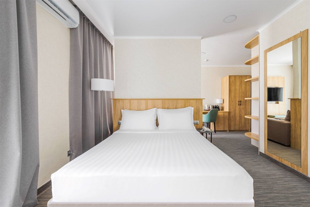 Horizon Doppel Junior-Suite mit Balkon City Mira Family Resort & Spa Anapa Miracleon