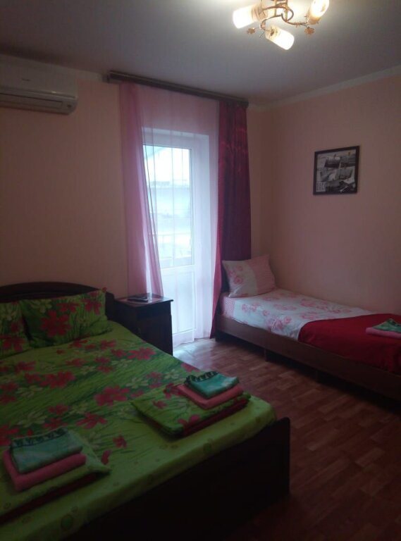 Standard Triple room with balcony and with view Гостевой дом СОЛНЕЧНЫЙ