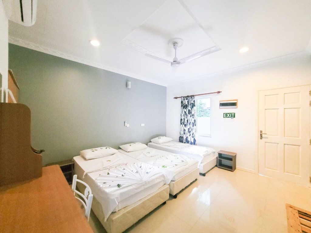Deluxe Triple room with city view Serene Sky Guest house
