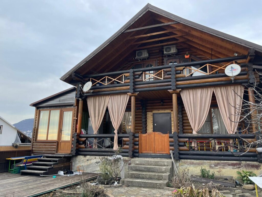 Sechser Hütte mit Balkon und mit Blick V Tikhom Rayone Private house