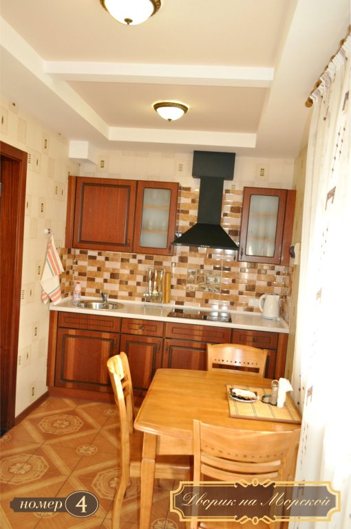 2 Bedrooms Standard Quadruple room with balcony Hotel Dvorik Na Morskoy