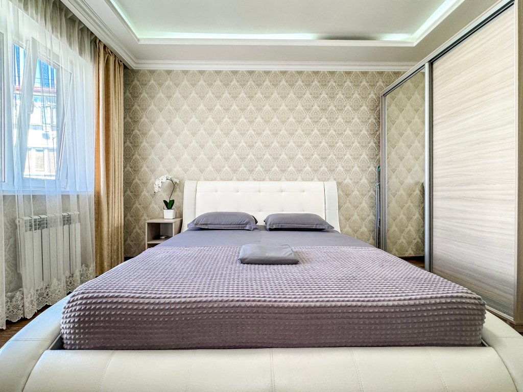 Suite junior cuádruple 2 dormitorios con balcón y con vista a la ciudad Nika Premium Guest House