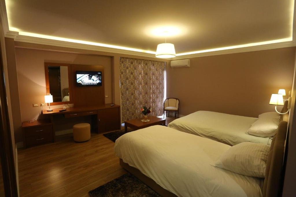 Standard Dreier Zimmer Perla Hotel