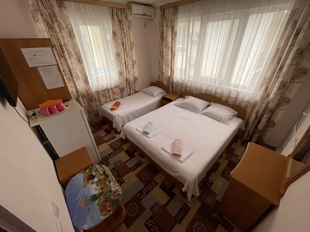 Superior Triple room with balcony Guest House Sanar