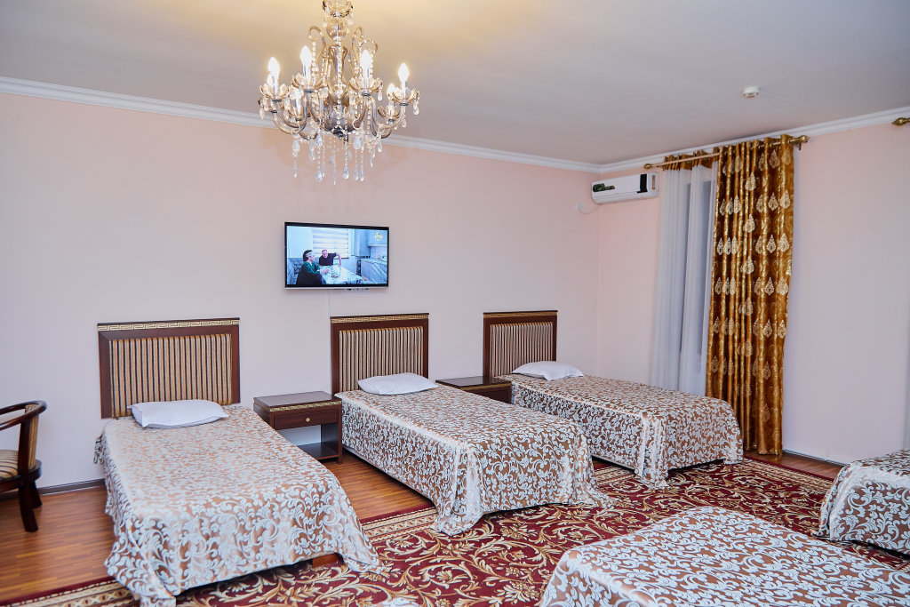 Трёхместный номер Standard Hotel Karvon Samarkand