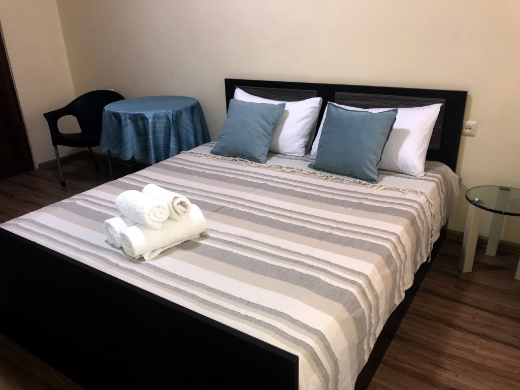 Standard Double room with balcony Gallery Guest House