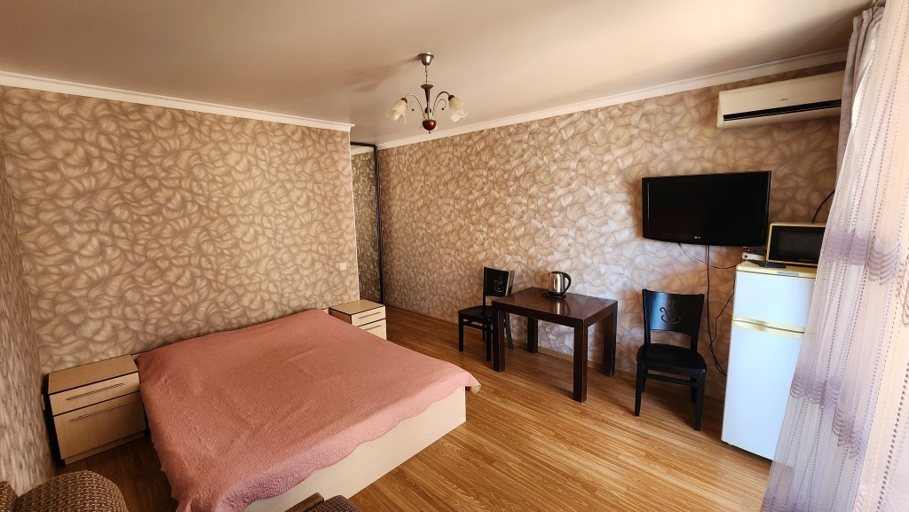 Confort triple chambre avec balcon et Avec vue Mzymta Guest House