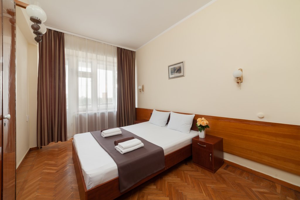 Двухместный семейный номер Comfort с 2 комнатами с балконом Санаторий «Таврия»