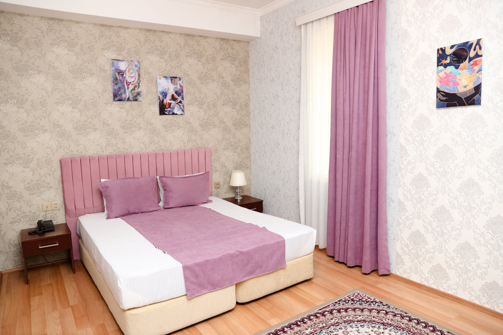 Standard Doppel Zimmer mit Blick Nemi Hotel Baku