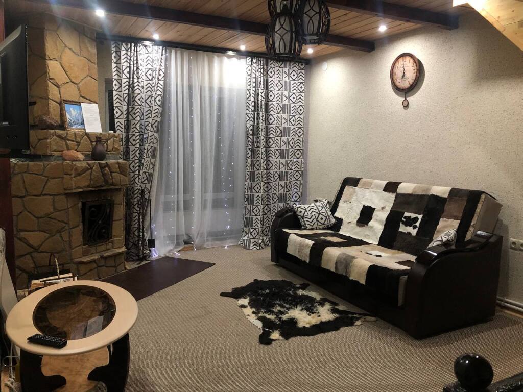 S Kaminom Cottage Dombay