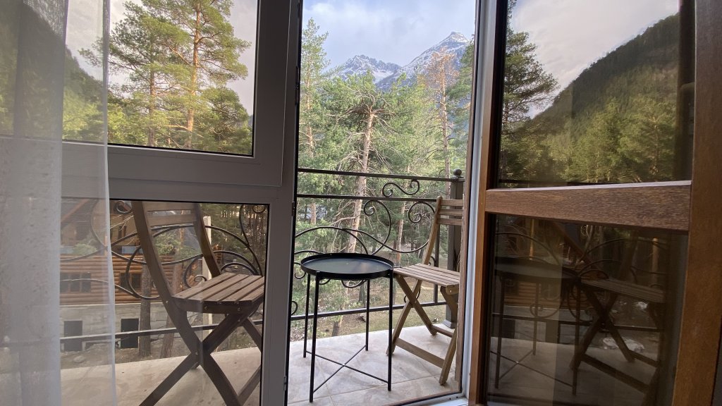 Двухместные апартаменты Comfort с балконом и с видом на горы Апарт-Отель Eco Village
